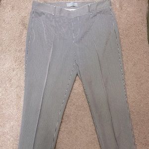 GAP slim cropped pant. Navy blue and white thin stripes.